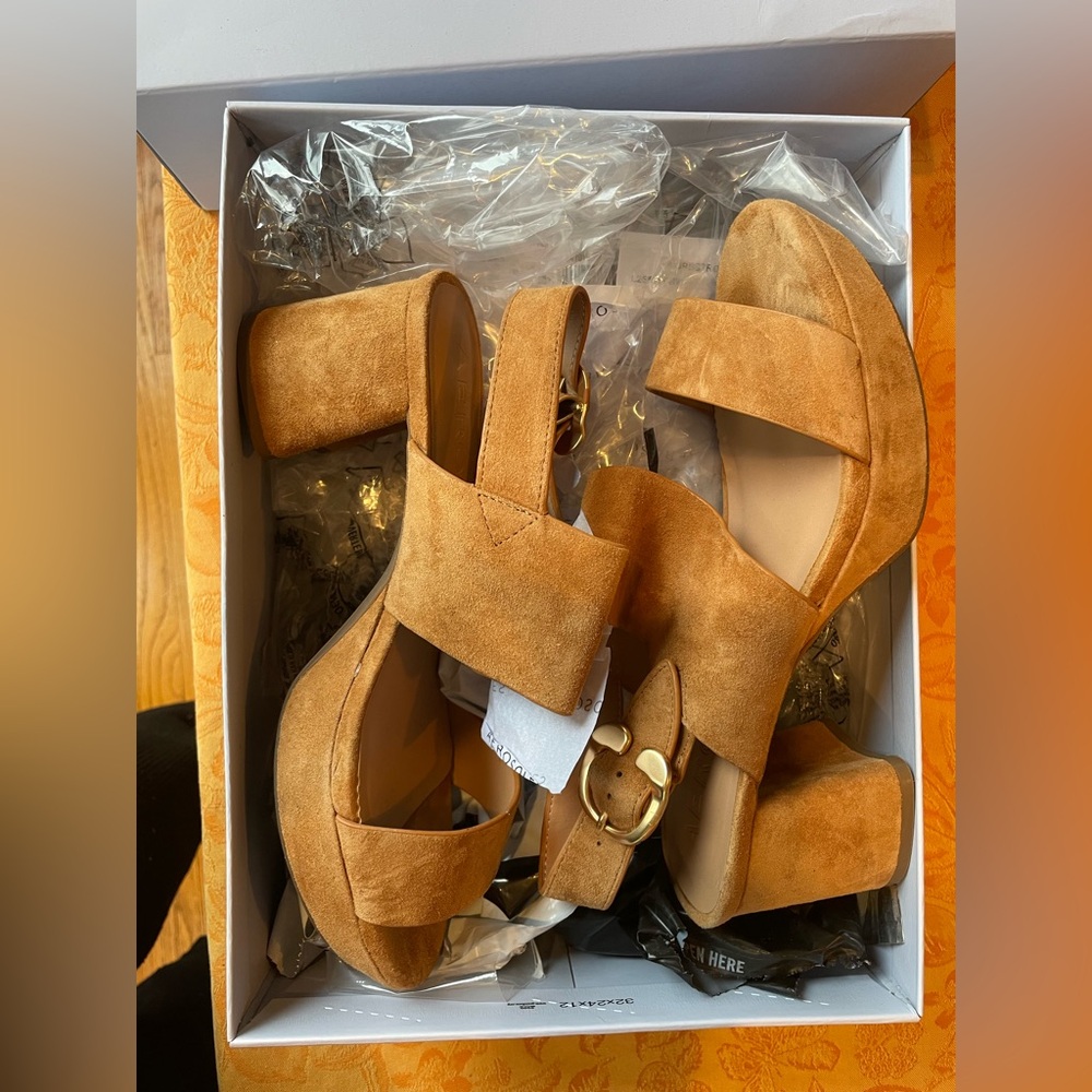 Aerosoles “Camera” Brown Suede Block Heel Sandal - New / Size 9 WIDE